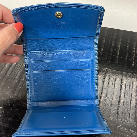 Authentic LV 12 slot card holder - Picture 3 of 7